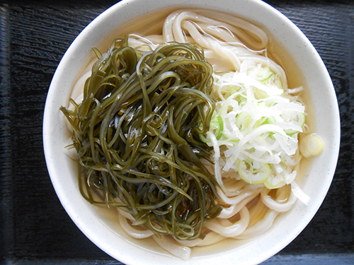 手打ちで製造するこだわりのうどん